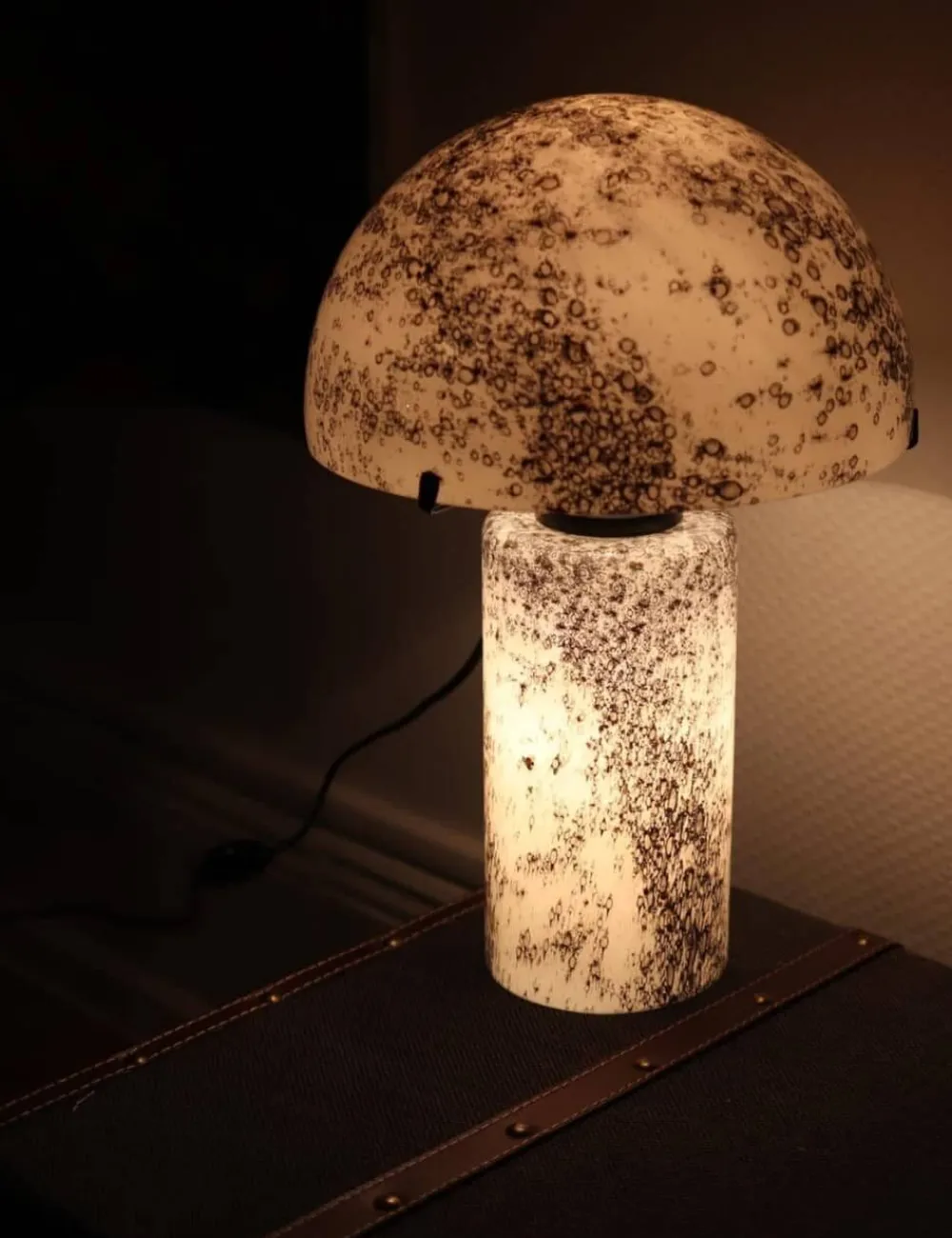 Vessière Cristaux Luminaires|Lampes Pâte De Verre|Lampe à poser volcania blanc en verre
