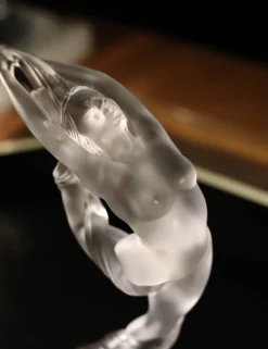 Vessière Cristaux Sculptures Et Figurines|Sculptures Cristal|Sculpture acrobate jambe levées Lalique
