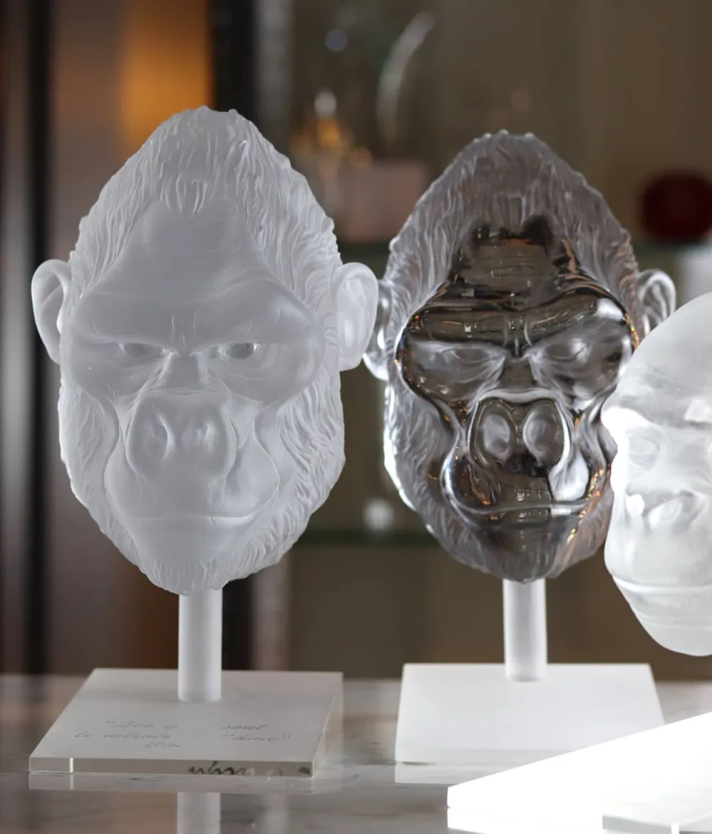Vessière Cristaux Éditions D’Art Cristal|Bestiaire|Tête de chimpanzé pâte de cristal par Loïc Ortega
