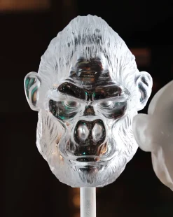 Vessière Cristaux Éditions D’Art Cristal|Bestiaire|Tête de Gorille poli pâte de cristal par Loïc Ortega